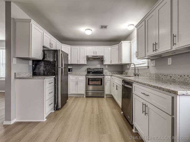 11840 N 190TH East Avenue, Collinsville, OK 74021