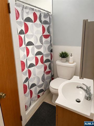 418 Howe Avenue, Passaic, NJ 07055