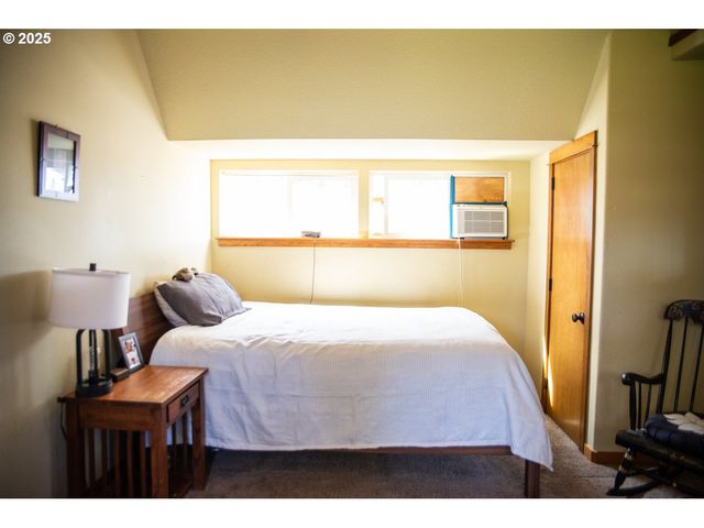 62725 Eagle Rd, Bend, OR 97701