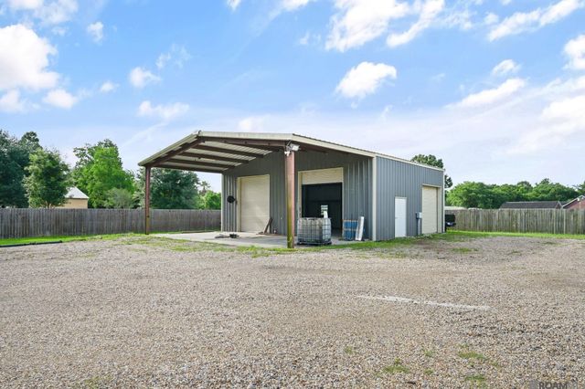 43029 Norman Dyer Ln, Gonzales, LA 70737