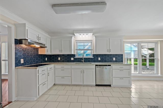 43029 Norman Dyer Ln, Gonzales, LA 70737