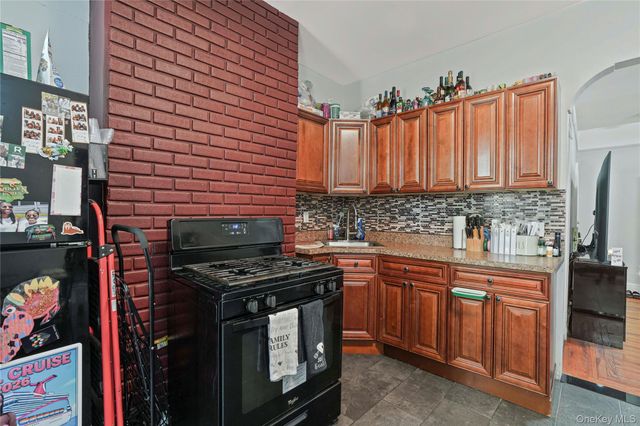629 E 183rd Street, Bronx, NY 10458