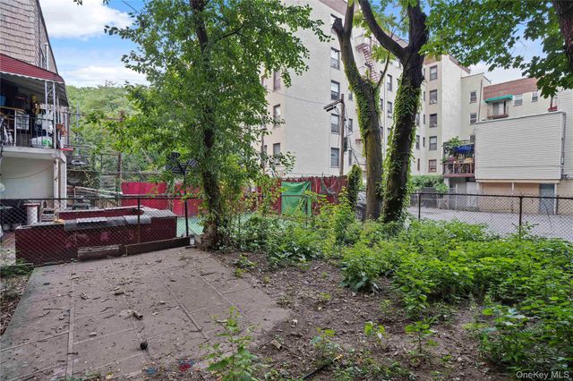629 E 183rd Street, Bronx, NY 10458