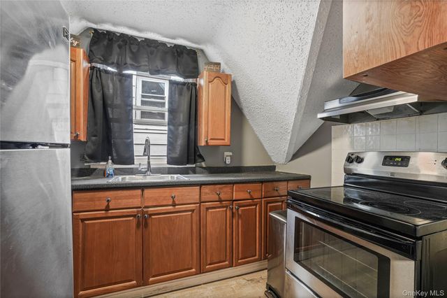 629 E 183rd Street, Bronx, NY 10458