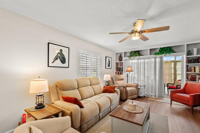 61 Woodland Drive 107, Vero Beach, FL 32962
