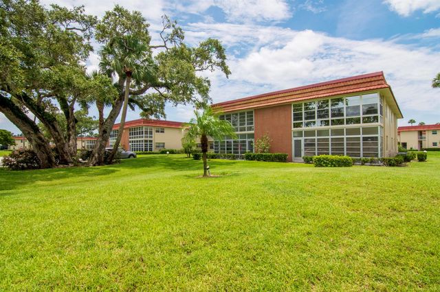 61 Woodland Drive 107, Vero Beach, FL 32962