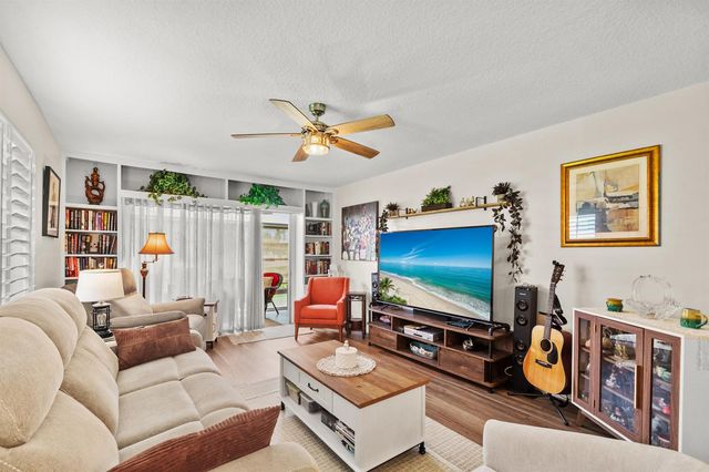 61 Woodland Drive 107, Vero Beach, FL 32962