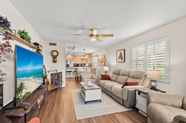 61 Woodland Drive 107, Vero Beach, FL 32962