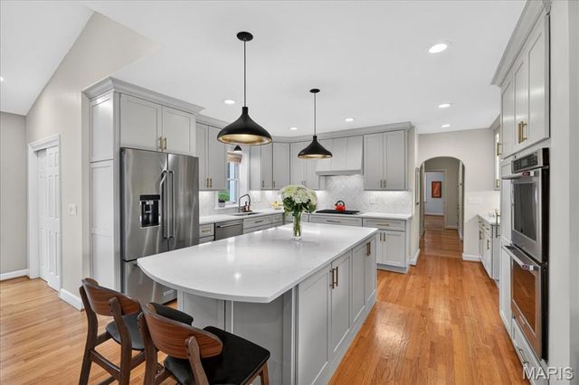 8104 Stratford Drive, Clayton, MO 63105