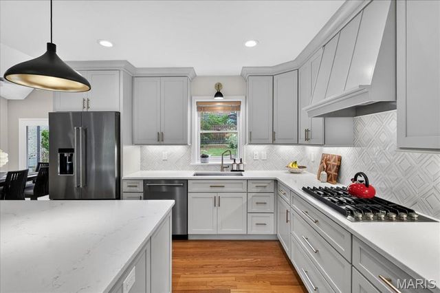 8104 Stratford Drive, Clayton, MO 63105