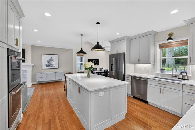 8104 Stratford Drive, Clayton, MO 63105