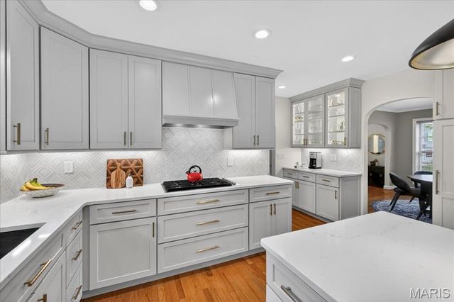 8104 Stratford Drive, Clayton, MO 63105