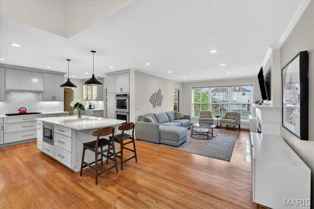 8104 Stratford Drive, Clayton, MO 63105
