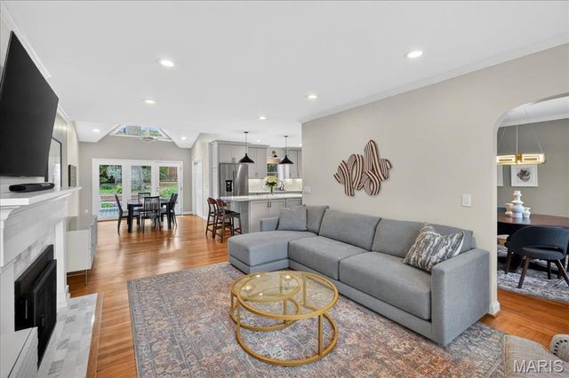 8104 Stratford Drive, Clayton, MO 63105
