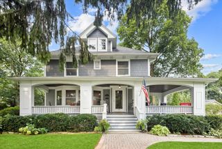 448 S Spring Avenue, La Grange, IL 60525