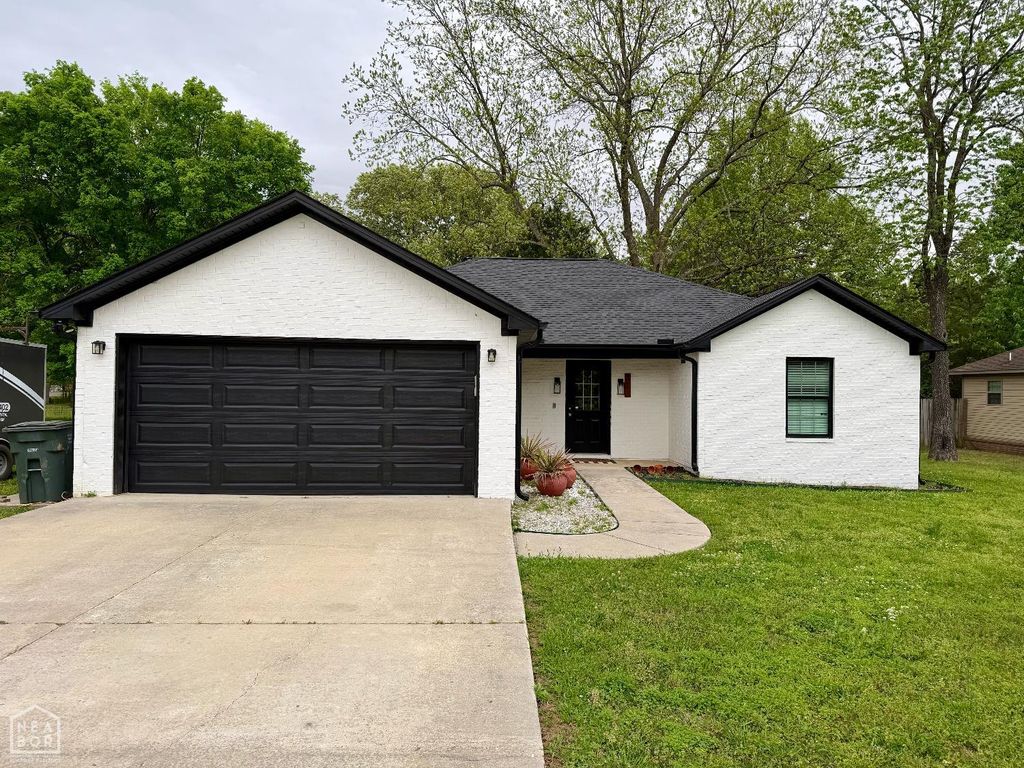 315 S Oak Street, Brookland, AR 72417