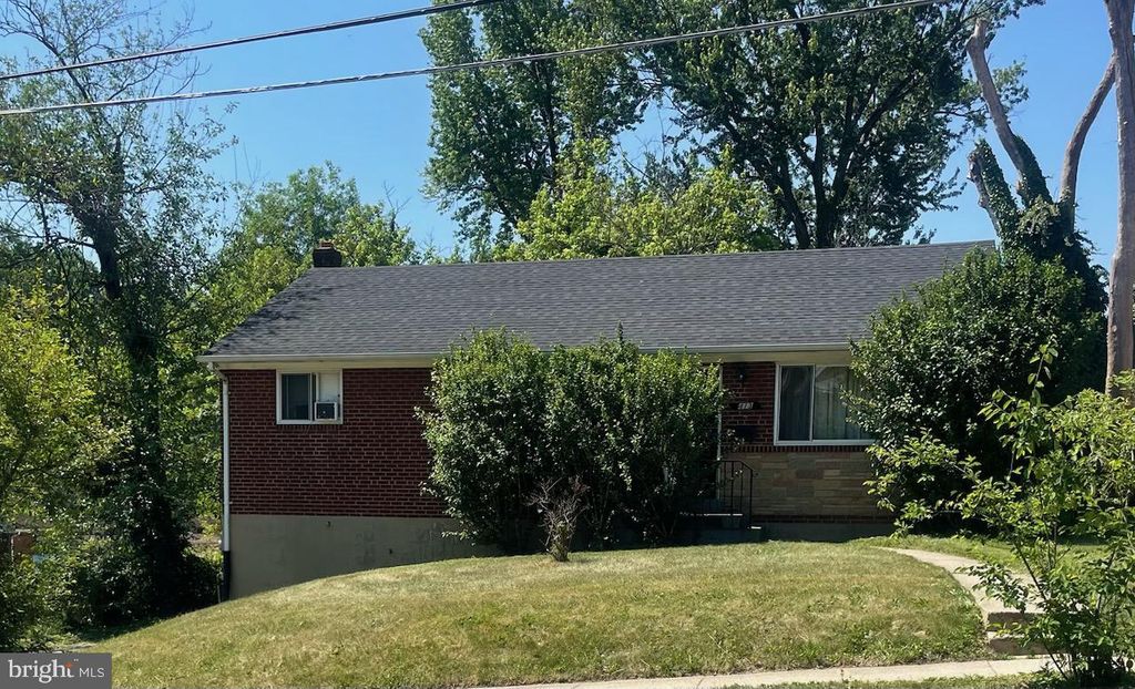 Image 1 of property listing at 413 CLEARFIELD PL, Capitol Heights, MD 20743