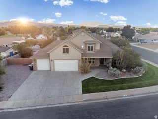 1815 N RED MOUNTAIN DR #8, Santa Clara, UT 84765