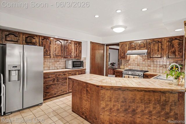 8019 Deerwood Road, Independence Charter Township, MI 48348