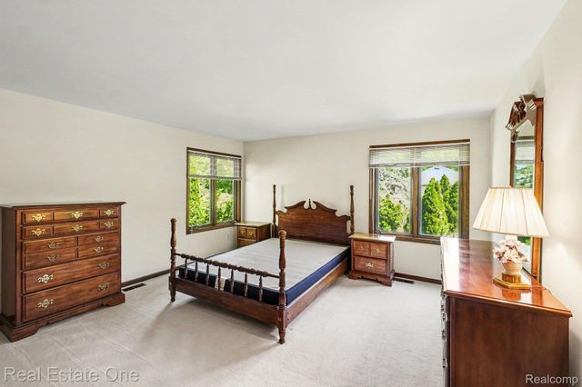 8019 Deerwood Road, Independence Charter Township, MI 48348