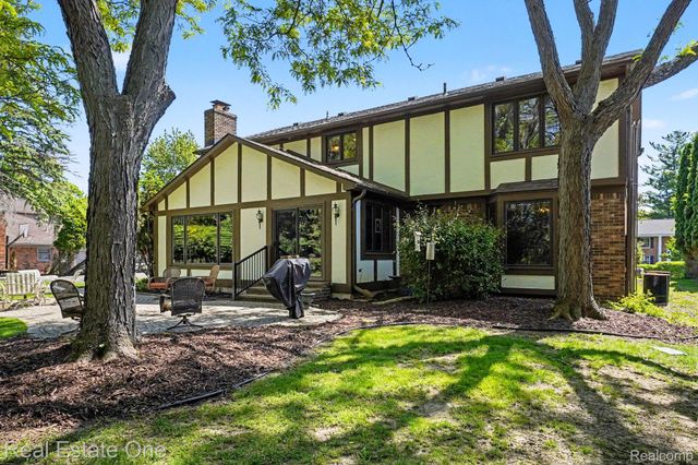 8019 Deerwood Road, Independence Charter Township, MI 48348