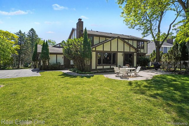 8019 Deerwood Road, Independence Charter Township, MI 48348
