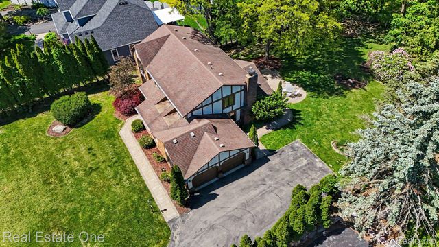 8019 Deerwood Road, Independence Charter Township, MI 48348