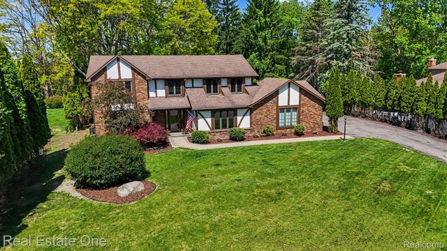 8019 Deerwood Road, Independence Charter Township, MI 48348