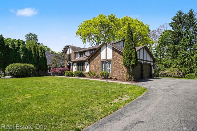 8019 Deerwood Road, Independence Charter Township, MI 48348