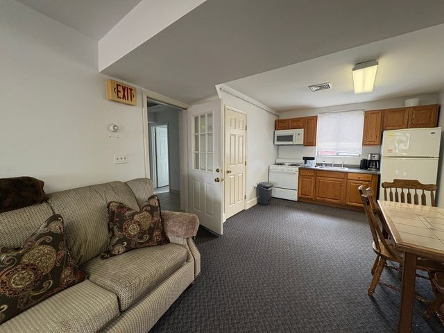 8 Chestnut Hill Ave 2, Boston, MA 02135