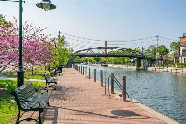 14 Port Meadow Trail, Perinton, NY 14450