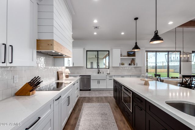 28673 N THOMPSON Road, San Tan Valley, AZ 85144