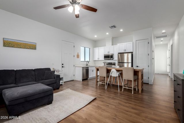 28673 N THOMPSON Road, San Tan Valley, AZ 85144