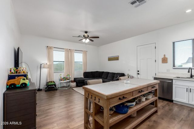 28673 N THOMPSON Road, San Tan Valley, AZ 85144