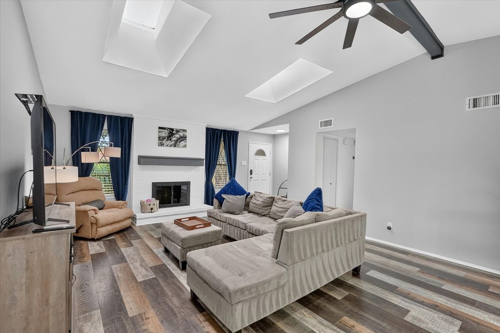 2806 Holy Cross Lane, Garland, TX 75044