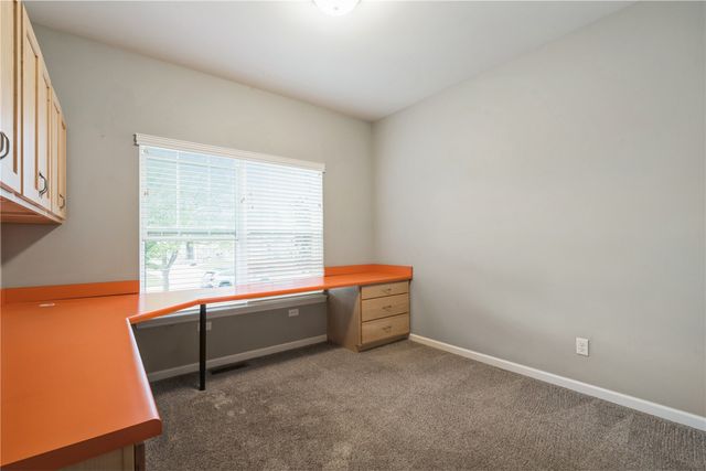 519 Stone Hedge Dr NW, Cedar Rapids, IA 52405