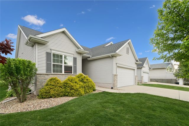 519 Stone Hedge Dr NW, Cedar Rapids, IA 52405