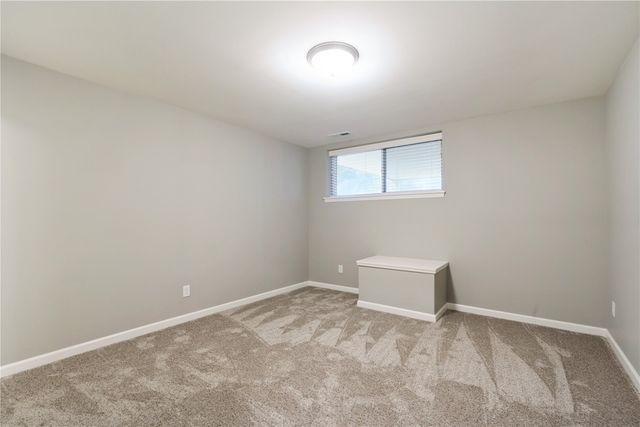 519 Stone Hedge Dr NW, Cedar Rapids, IA 52405