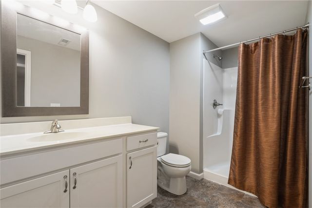 519 Stone Hedge Dr NW, Cedar Rapids, IA 52405