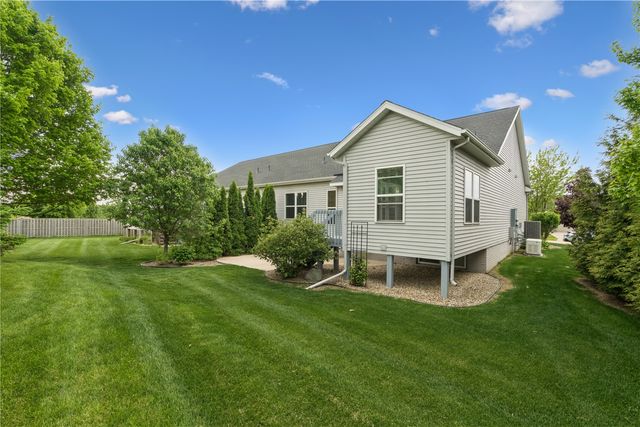 519 Stone Hedge Dr NW, Cedar Rapids, IA 52405