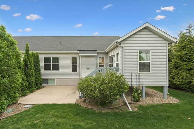 519 Stone Hedge Dr NW, Cedar Rapids, IA 52405