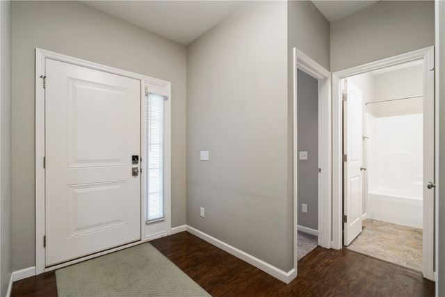 519 Stone Hedge Dr NW, Cedar Rapids, IA 52405