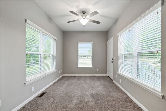 519 Stone Hedge Dr NW, Cedar Rapids, IA 52405