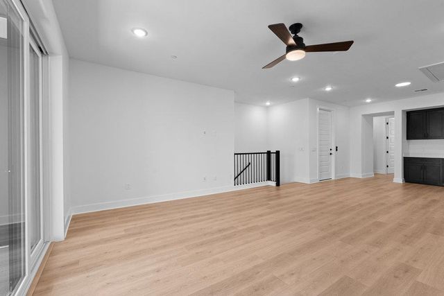 4309 Prevail LN 18, Austin, TX 78731