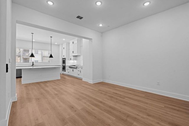 4309 Prevail LN 18, Austin, TX 78731