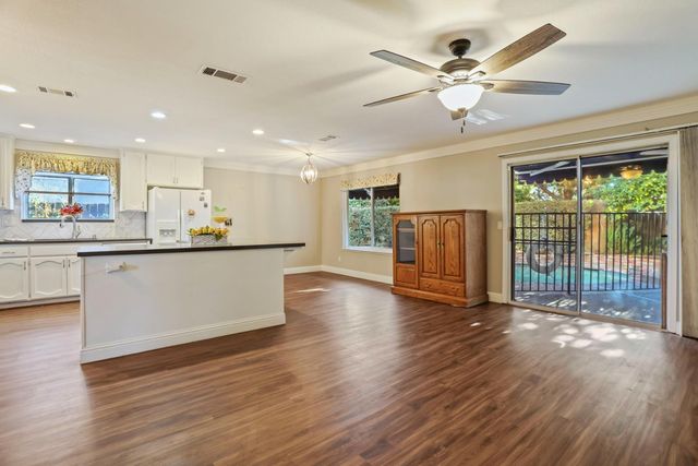 3256 Lakeshore Ct, Stockton, CA 95219