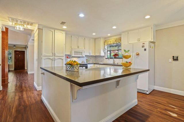 3256 Lakeshore Ct, Stockton, CA 95219