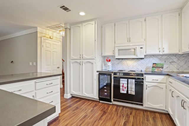 3256 Lakeshore Ct, Stockton, CA 95219