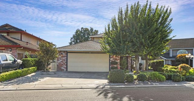 3256 Lakeshore Ct, Stockton, CA 95219