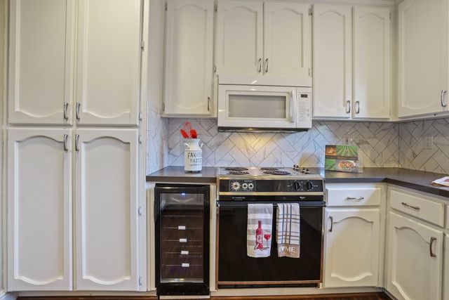 3256 Lakeshore Ct, Stockton, CA 95219